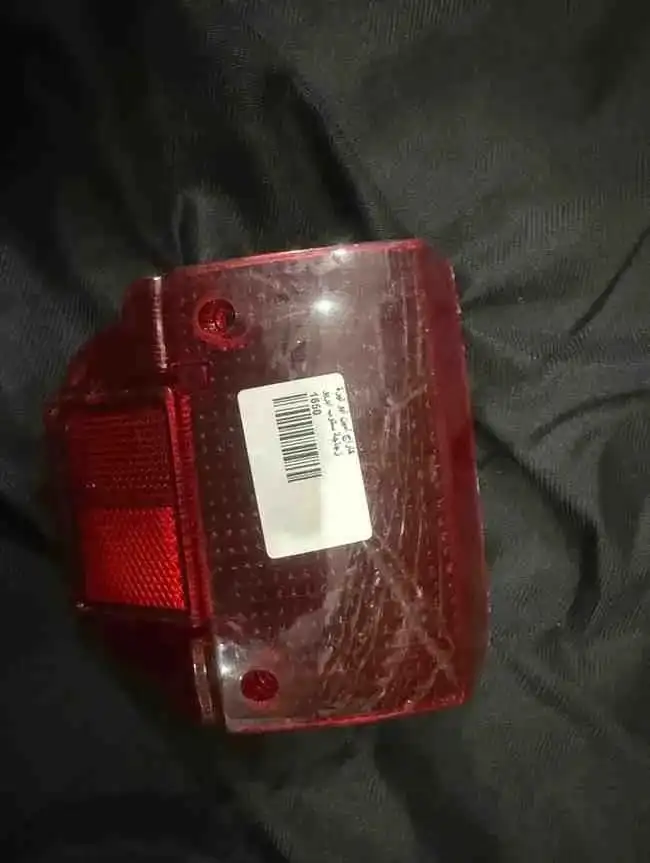 غطاء ضوء الفرامل - الهيكل والإطار - عادي – يحمي ضوء فرامل الدراجة من التلف مع الحفاظ على مظهر أنيق.