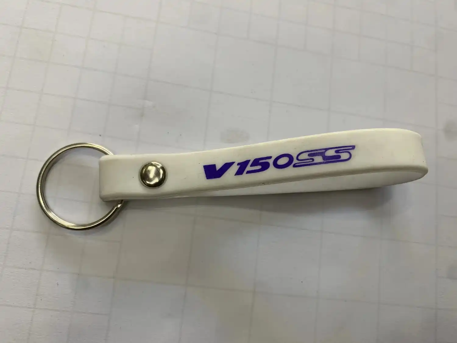 v150 حلقة المفاتيح - الإكسسوارات - عادي – حلقة المفاتيح أداة صغيرة تُستخدم لجمع المفاتيح معًا وتنظيمها بسهولة