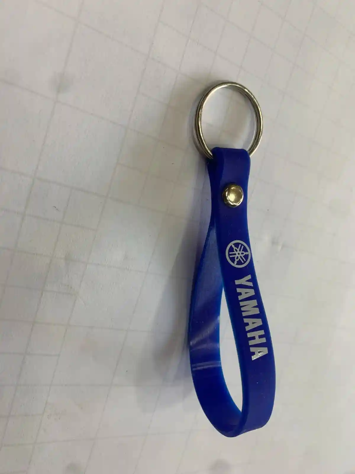 YAMAHA حلقة المفاتيح - الإكسسوارات - عادي – حلقة المفاتيح أداة صغيرة تُستخدم لجمع المفاتيح معًا وتنظيمها بسهولة