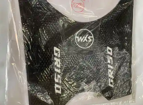 GR بساط أرضية مطاطي - الإكسسوارات - عادي – بساط مطاطي يوضع على أرضية الدراجة النارية لتوفير ثبات القدمين ومنع الانزلاق.