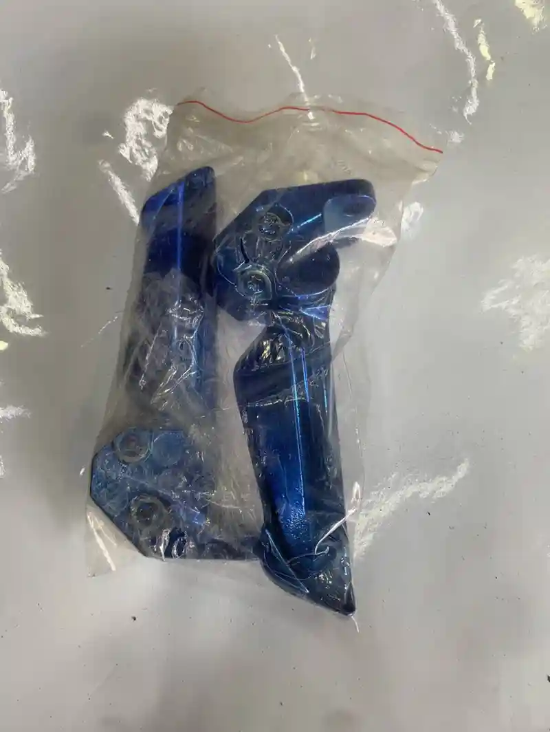 مسند قدم نوع 3 - الإكسسوارات - عادي – مسند يُركب على الدراجة النارية لتوفير مكان مريح لقدمي السائق أو الراكب أثناء الق...