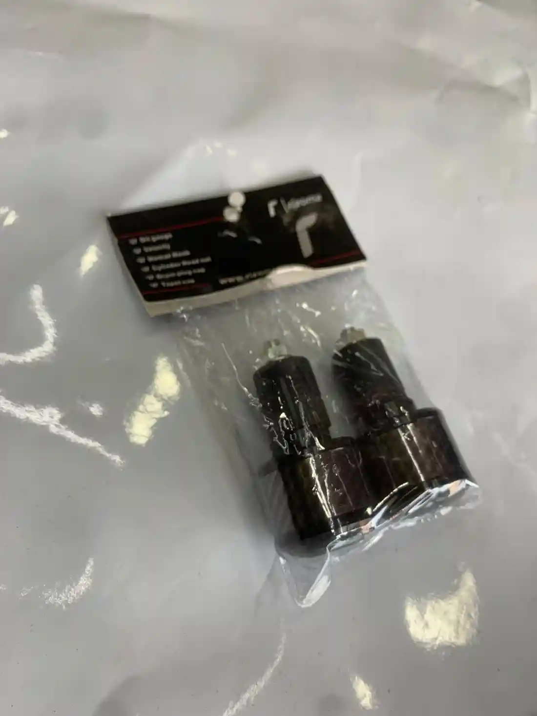 أطراف المقود model 1 - المقابض والمرايا - عادي – قطع معدنية تُركب في أطراف المقود لتقليل الاهتزاز وتحسين ثبات الدراجة أثناء القيا...