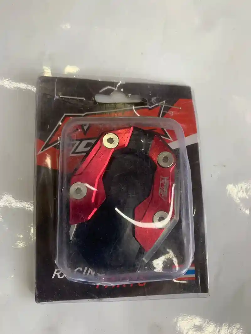 قاعدة توسيع الحامل الجانبي - الإكسسوارات - عادي – تم تصميمها لزيادة مساحة ارتكاز الحامل الجانبي للدراجة النارية، مما يساعد على منع...