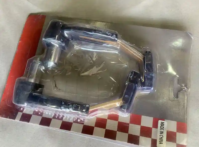 أطراف المقود model 2 - المقابض والمرايا - عادي – قطع معدنية تُركب في أطراف المقود لتقليل الاهتزاز وتحسين ثبات الدراجة أثناء القيا...