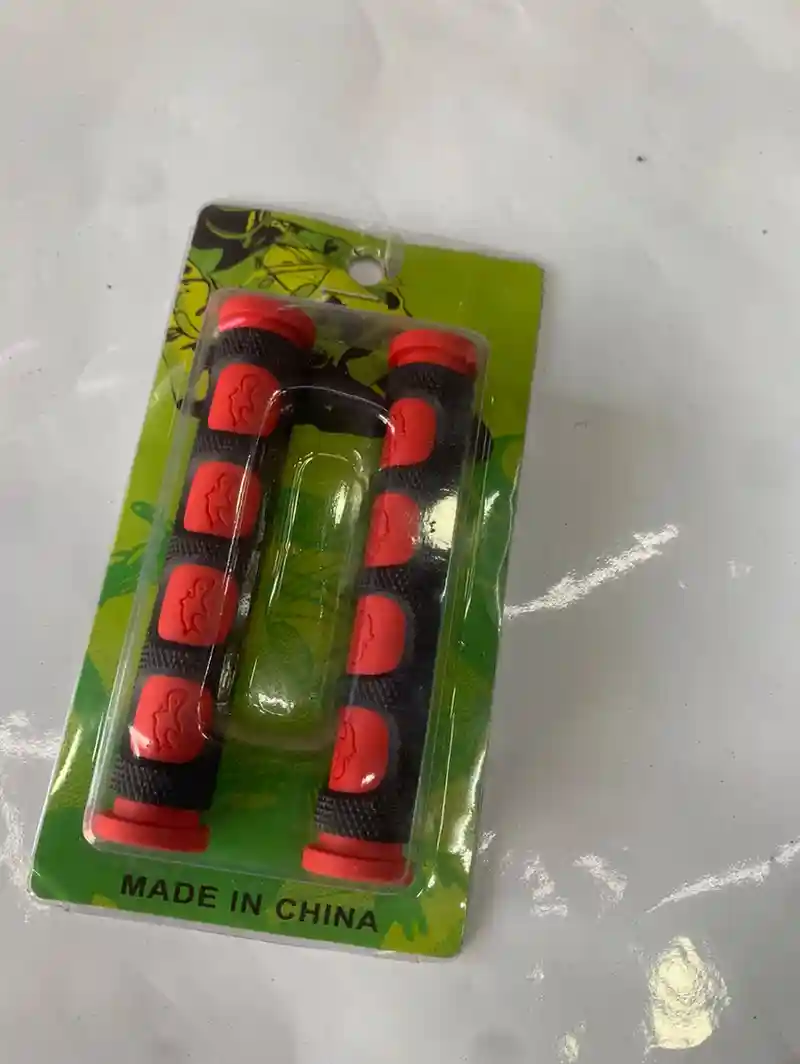 مقبض يد نوع 4 - المقابض والمرايا - عادي – مصنوعة من مطاط متين ومقاوم للتآكل، وتم تصميمها لتوفير الراحة أثناء الرحلات الطوي...