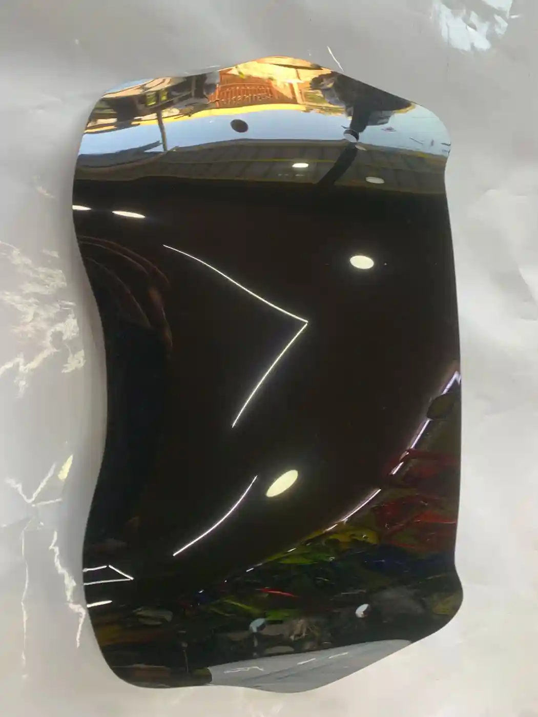 مرد هواء - الهيكل والإطار - عادي – قطعة تُركب على الموتوسيكل لتوجيه أو امتصاص الهواء أثناء الحركة.