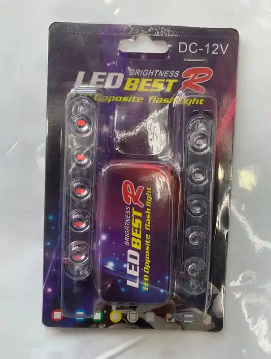 ضوء فلاش LED خلفي - الإضاءة - عادي – ضوء فلاش LED يُركّب في خلف الدراجة النارية، يصدر وميضًا بالألوان الأحمر والأزرق...