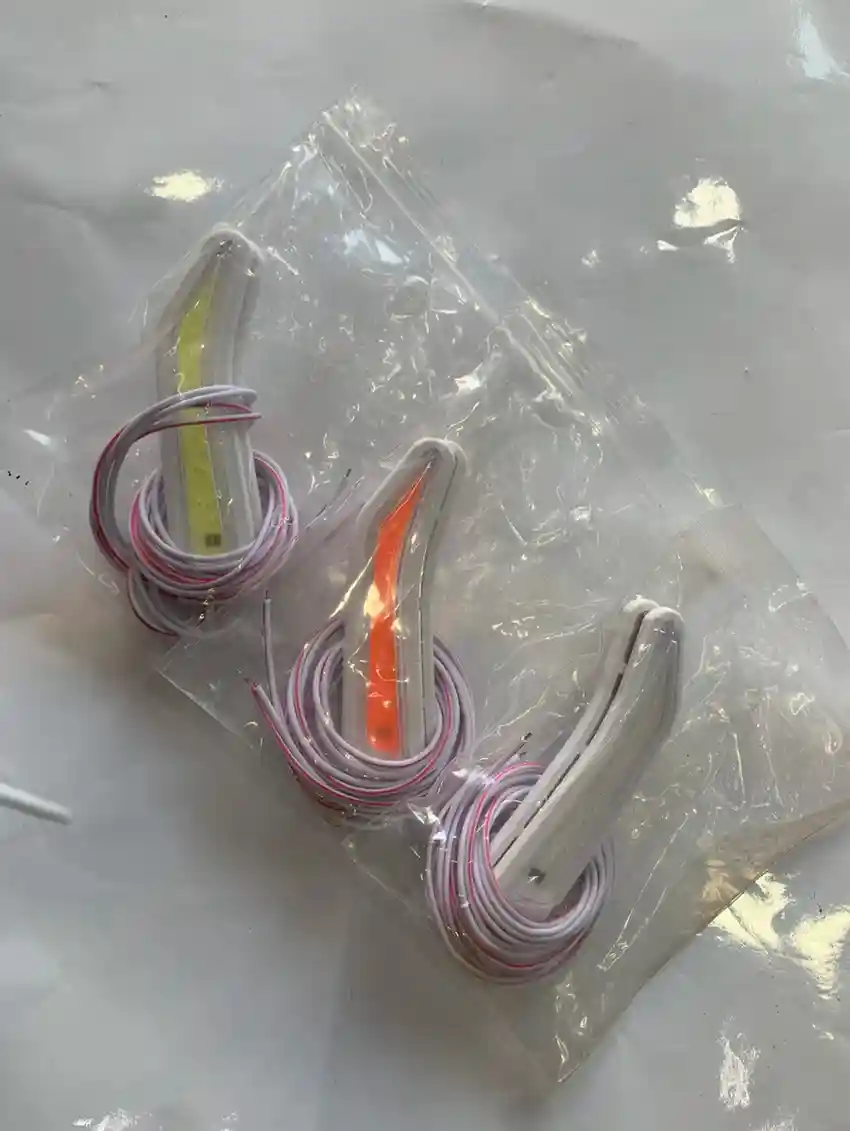 ضؤ led - الإضاءة - عادي – ضوء الـ LED يوفر إضاءة قوية وفعّالة، مما يزيد من وضوح الرؤية ويمنح الدراجة مظهرً...