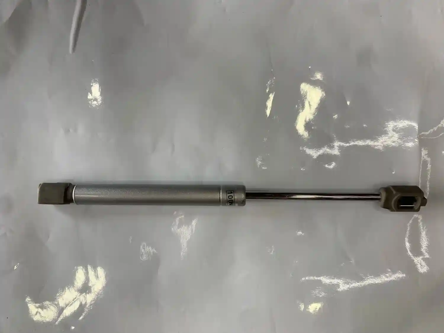 مكبس غاز - الإكسسوارات - عادي – المنتج الموجود في الصورة هو مكبس غاز، ويُعرف أيضًا باسم زنبرك الغاز أو دعامة الغ...