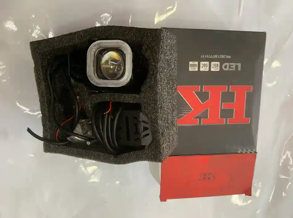 كشاف LED - الإضاءة - بريميوم – ضوء LED قوي يُركب على الموتوسيكل لإضاءة الطريق بوضوح أثناء القيادة الليلية.