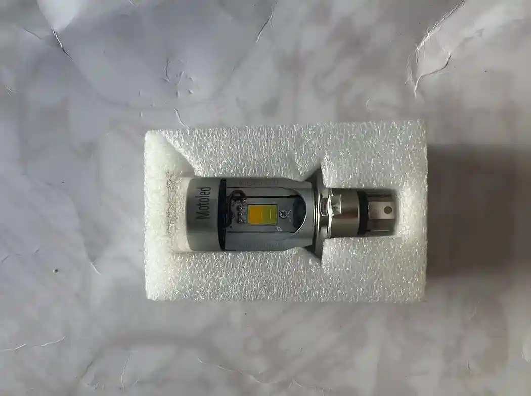 ضوء مروحة - الإضاءة - عادي – ضوء يُركب على مروحة الموتوسيكل، يضيء باللونين الأصفر والأبيض ليمنحها مظهراً رائع...