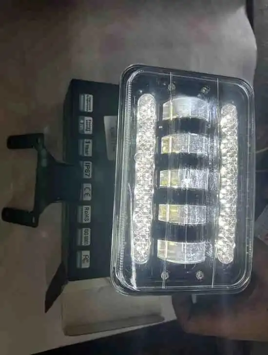 ضو LED حديث للدراجات النارية - الإضاءة - عادي – ضو LED حديث للدراجة النارية Part  مع شرائط إنارة جانبية ومركزية لإضاءة قوية وواس...