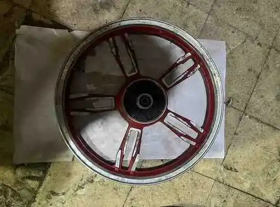 جنط Part model 3 - العجلات والإطارات - عادي – جنط أنيق ومتین مصمم لتحسين أداء العجلات ومظهر السيارة.