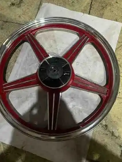 جنط Part model 4 - العجلات والإطارات - عادي – جنط أنيق ومتین مصمم لتحسين أداء العجلات ومظهر السيارة.