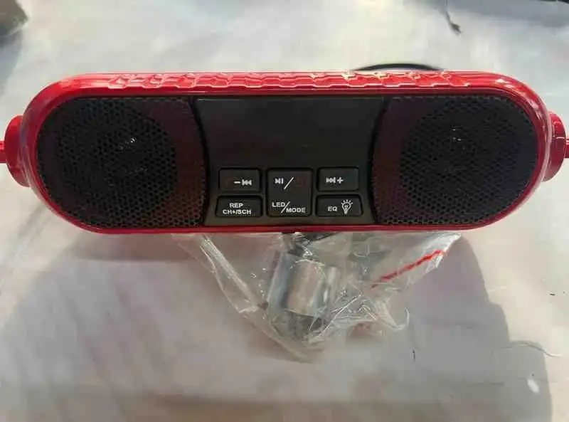 مشغل MP3 - القطع الكهربائية - عادي – مشغل MP3 يُركّب على الموتور، يتيح للسائق الاستماع للموسيقى بأمان أثناء التنقل.