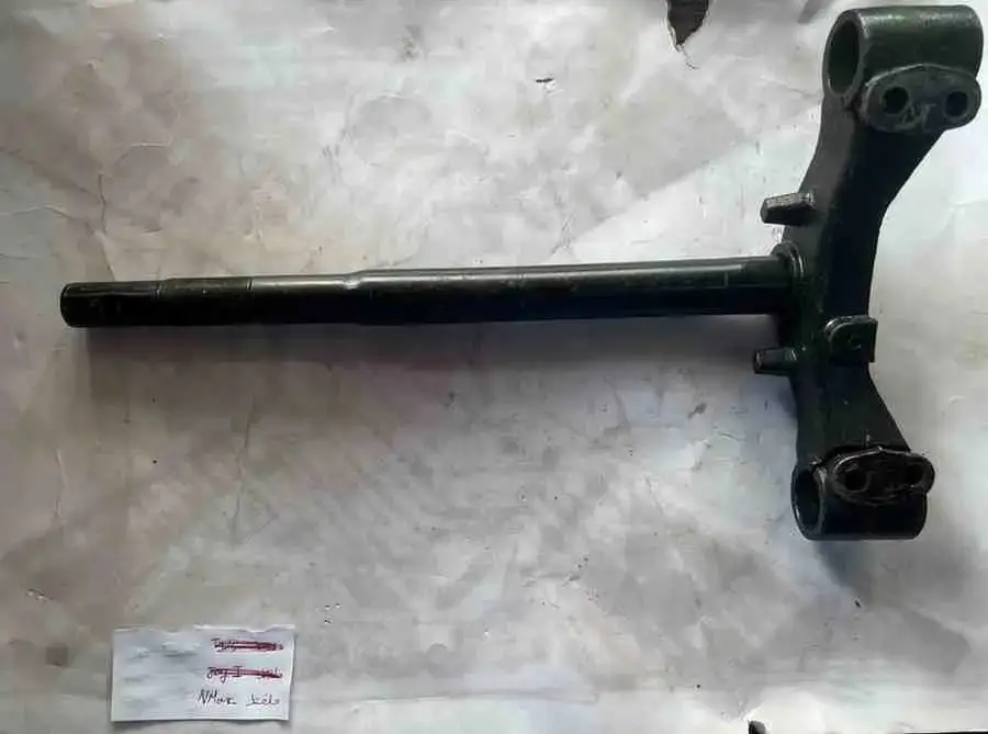 ملقط NMAX - أجزاء التوجيه - عادي – ملقط لدراجات NMAX، يربط الشوكات بالإطار لضمان ثبات التوجيه والسيطرة الموثوقة.