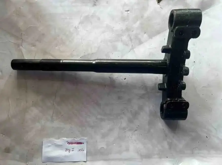 ملقط JOG I - أجزاء التوجيه - عادي – ملقط لدراجات JOG I، يربط الشوكات بالإطار لضمان ثبات التوجيه والسيطرة الموثوقة.