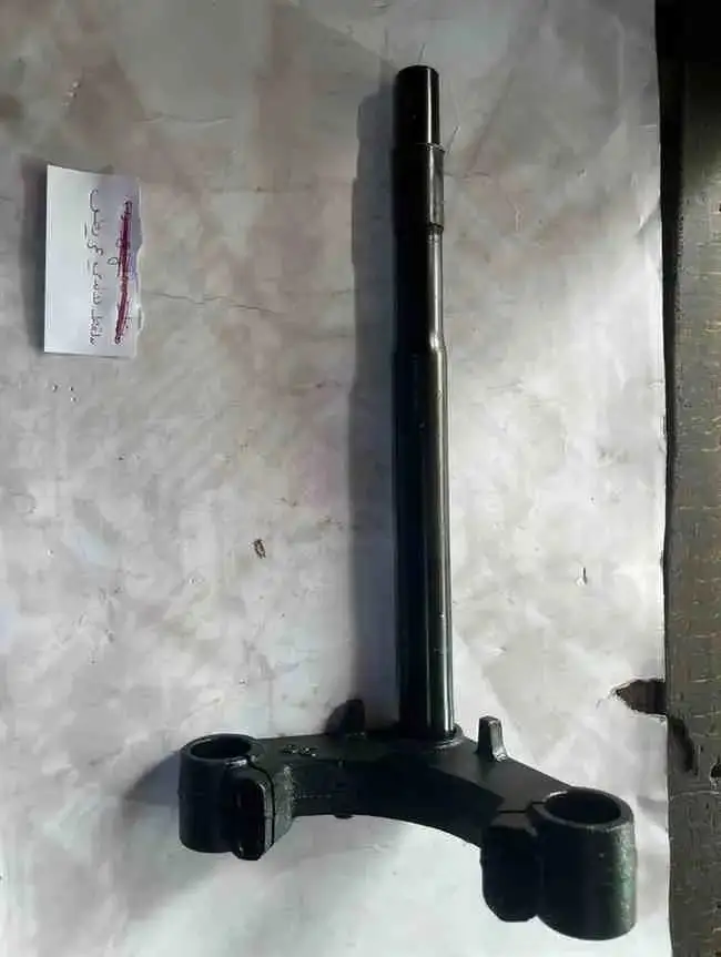 ملقط عريض LINDY - أجزاء التوجيه - عادي – ملقط عريض لدراجات LINDY، يربط الشوكات بالإطار لضمان ثبات أفضل والتوجيه الموثوق.