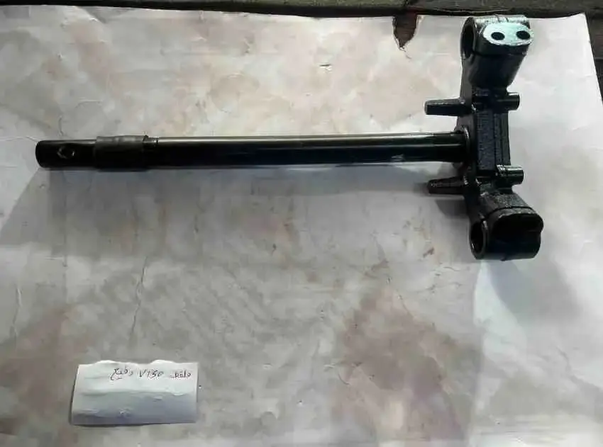 ملقط رفيع V150 - أجزاء التوجيه - عادي – ملقط رفيع لدراجات V150، يربط الشوكات بالإطار لتوجيه سلس ودقيق.