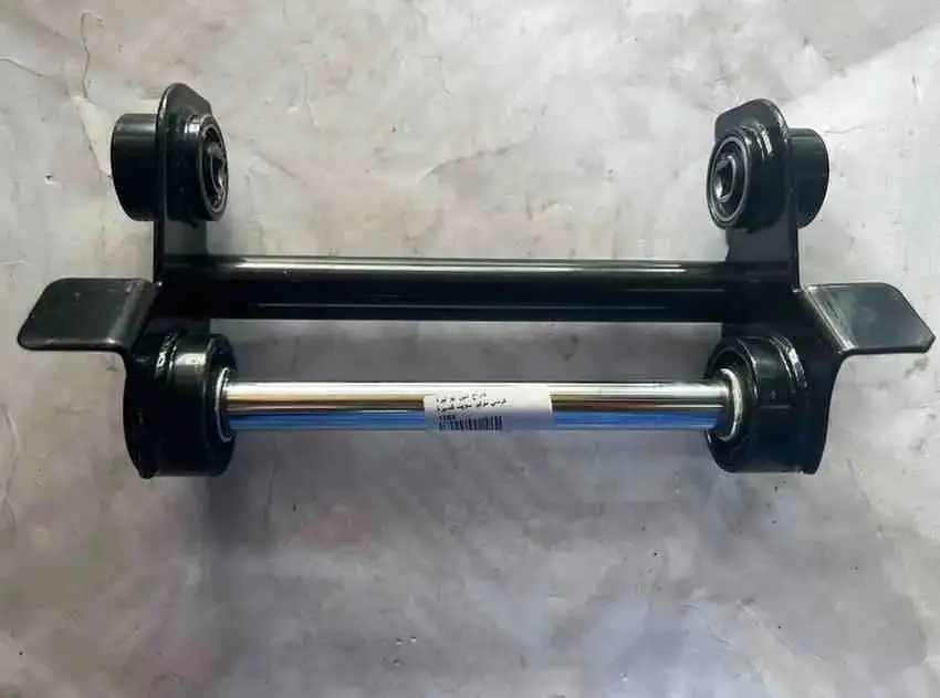 قاعدة المحرك LINDY - قطع المحرك - عادي – قاعدة المحرك لدراجات LINDY، مصنوعة في الصين، تثبت المحرك في الإطار وتقلل الاهتزا...