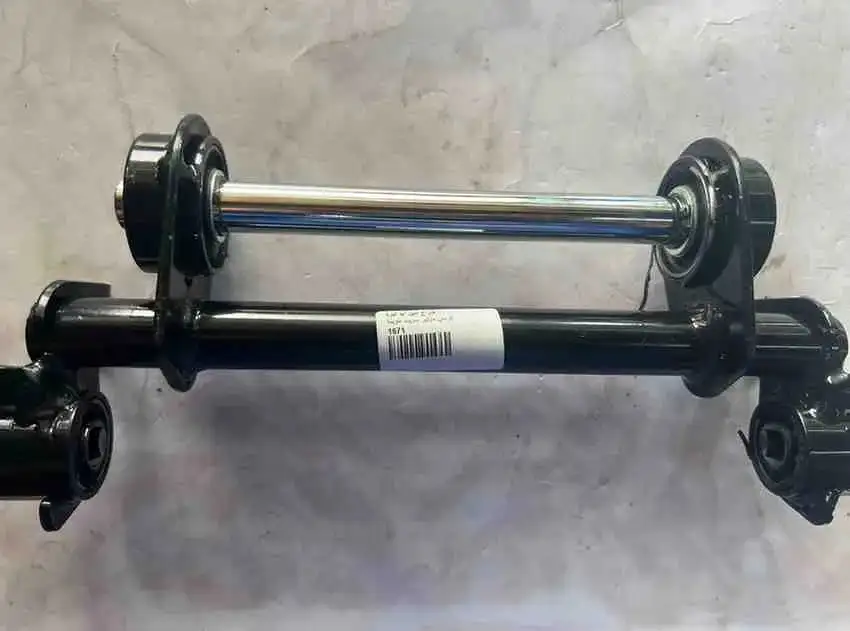 قاعدة المحرك SWEET 125cc - قطع المحرك - جودة جيدة جدًا – قاعدة المحرك لدراجات SWEET 125cc، تثبت المحرك في الإطار وتقلل الاهتزازات لضمان أ...