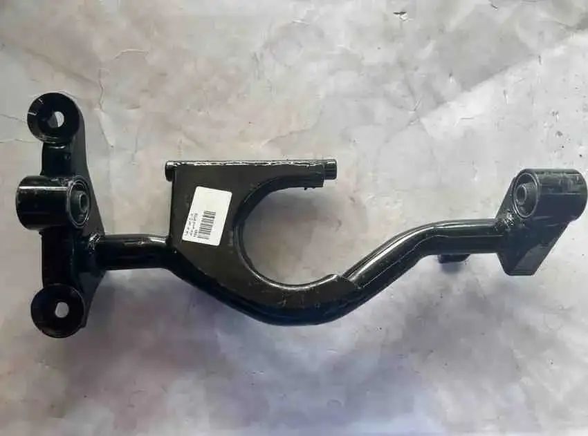 قاعدة المحرك V150 - قطع المحرك - عادي – قاعدة المحرك لدراجات V150، تثبت المحرك في الإطار وتقلل الاهتزازات لضمان أداء مست...