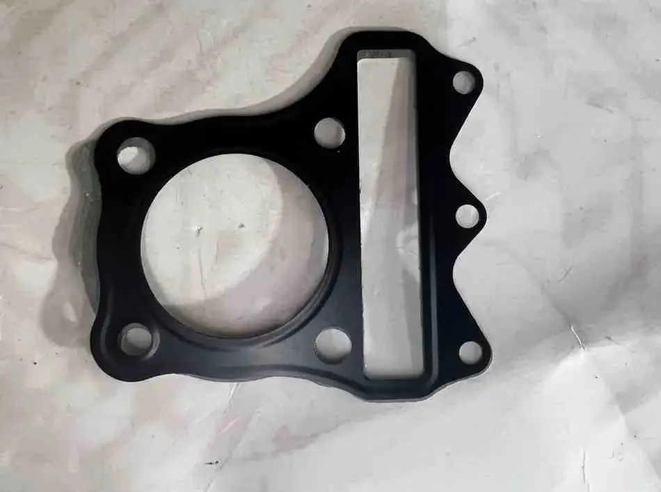 رأس موتور V125 - قطع المحرك - عادي – رأس موتور لدراجات V125، يشكّل الجزء العلوي من المحرك ويضمن الاحتراق والأداء السل...