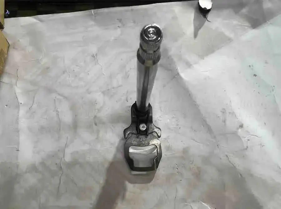 محور تروس Part - قطع المحرك - عادي – محور تروس لدراجات Part، يضمن نقل حركة سلس وقوة موثوقة بين التروس.