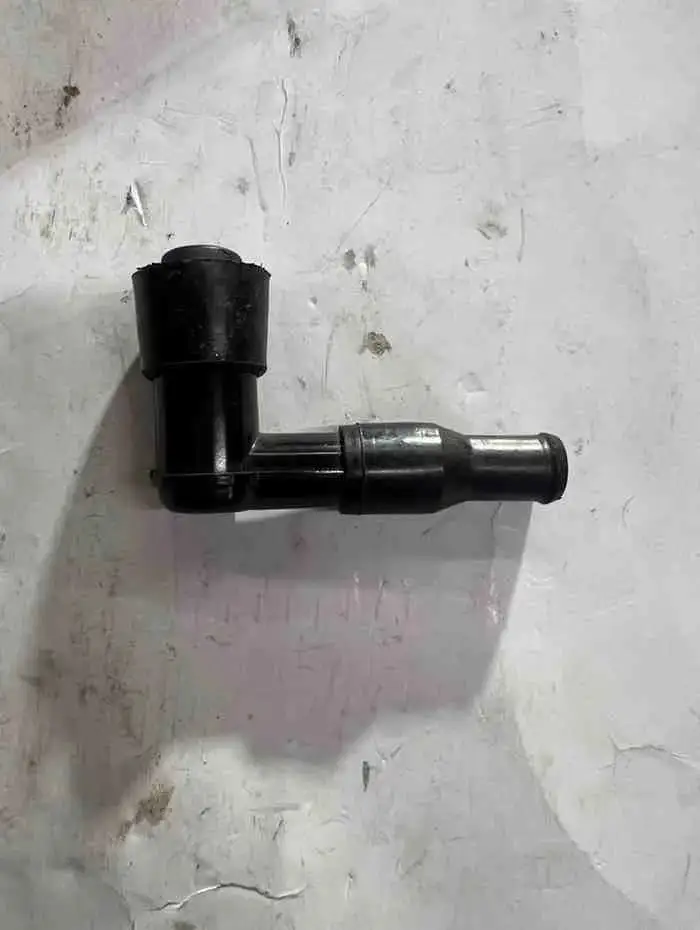 غطاء بوجي - قطع المحرك - عادي – غطاء بوجي يوفّر توصيلًا ثابتًا بين الكويل والبوجي لضمان إشعال قوي وأداء محرّك سل...