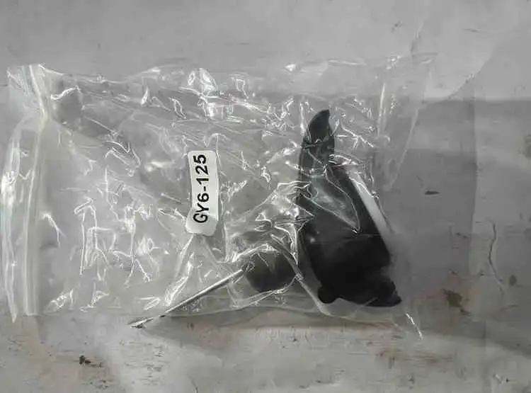 مكبس كاربراتور مع الحجاب الحاجز - قطع المحرك - عادي – مكبس كاربراتور مع الحجاب الحاجز، يضمن تدفق وقود دقيق وأداءً مثاليًا للمحرك.