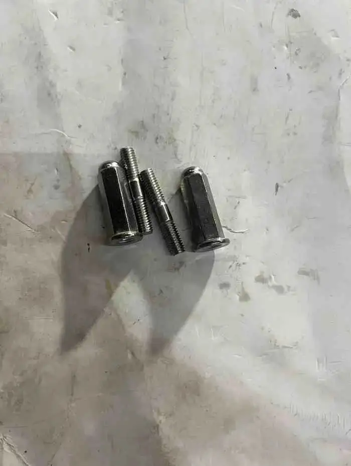 براغي عادم 6 مم - الإكسسوارات - أصلي – براغي عادم 6 مم قوية لتثبيت الاسكمان بإحكام ومقاومة للحرارة العالية.