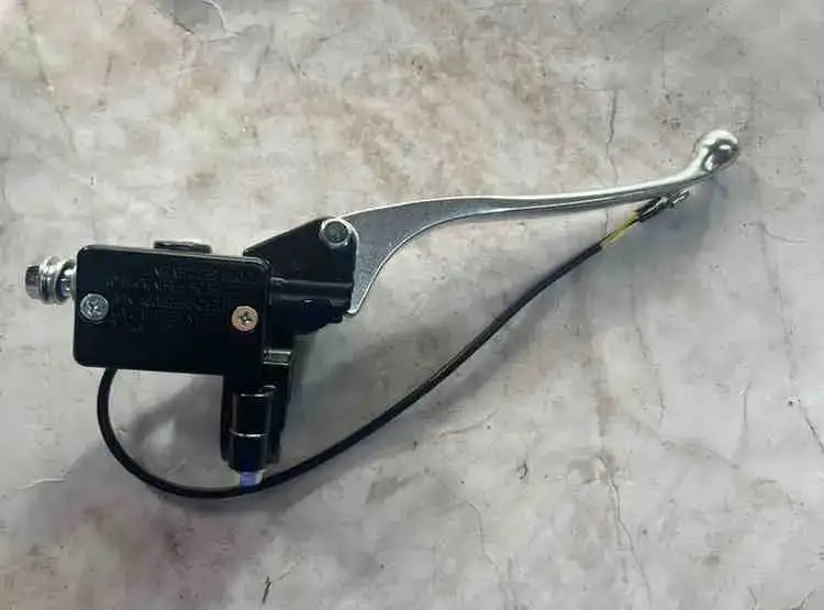 كالبر فرامل أمامي – Sweet - أجزاء الفرامل - عادي – كالبر فرامل أمامي لدراجات Sweet، يمنح قوة فرملة عالية وأداءً موثوقًا.