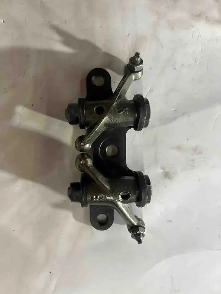 مجموعة ذراع الصباب للمحرك – Part - قطع المحرك - عادي – مجموعة ذراع الصباب للمحرك لدراجات Part، تضمن حركة دقيقة للصمامات وأداء سلس للمحر...