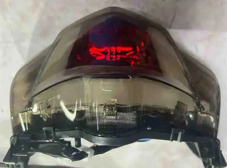 تجميعة ضوء خلفي – Sweet - الإضاءة - جودة جيدة – تجميعة ضوء خلفي لدراجات Sweet، توفر رؤية واضحة وإشارة آمنة للمركبات الأخرى.