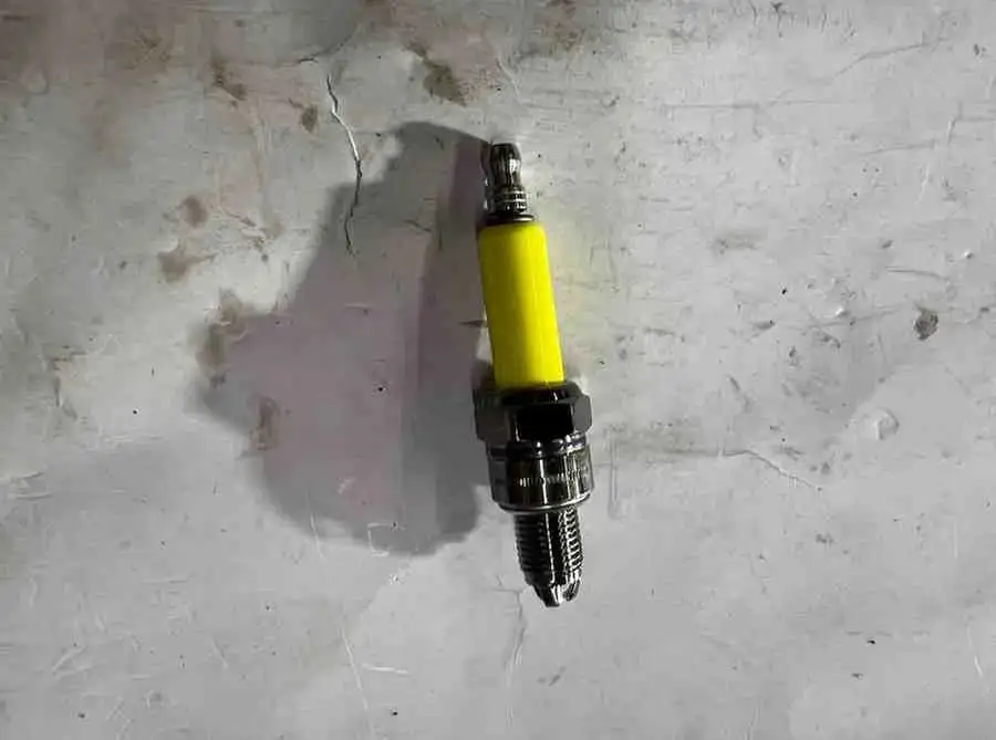 شمعة إشعال ثلاثية الرؤوس – Sweet & V150 - قطع المحرك - عادي – شمعة إشعال ثلاثية الرؤوس لدراجات Sweet & V150، توفر إشعالًا موثوقًا وأداء محرك م...