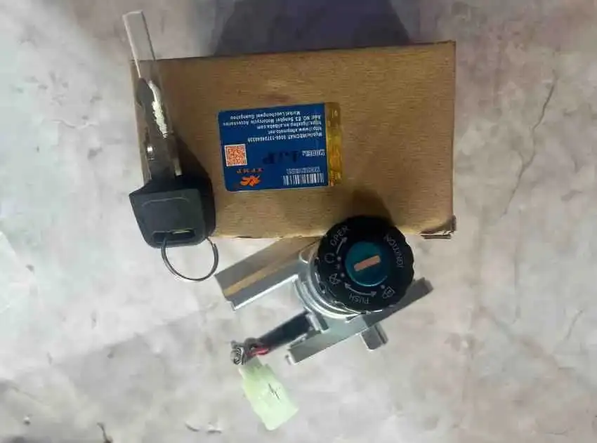 طقم مفتاح تشغيل وقفل – Aprio - الهيكل والإطار - عادي – طقم مفتاح تشغيل وقفل لدراجات Aprio، يضمن بدء تشغيل آمن وحماية ضد السرقة.