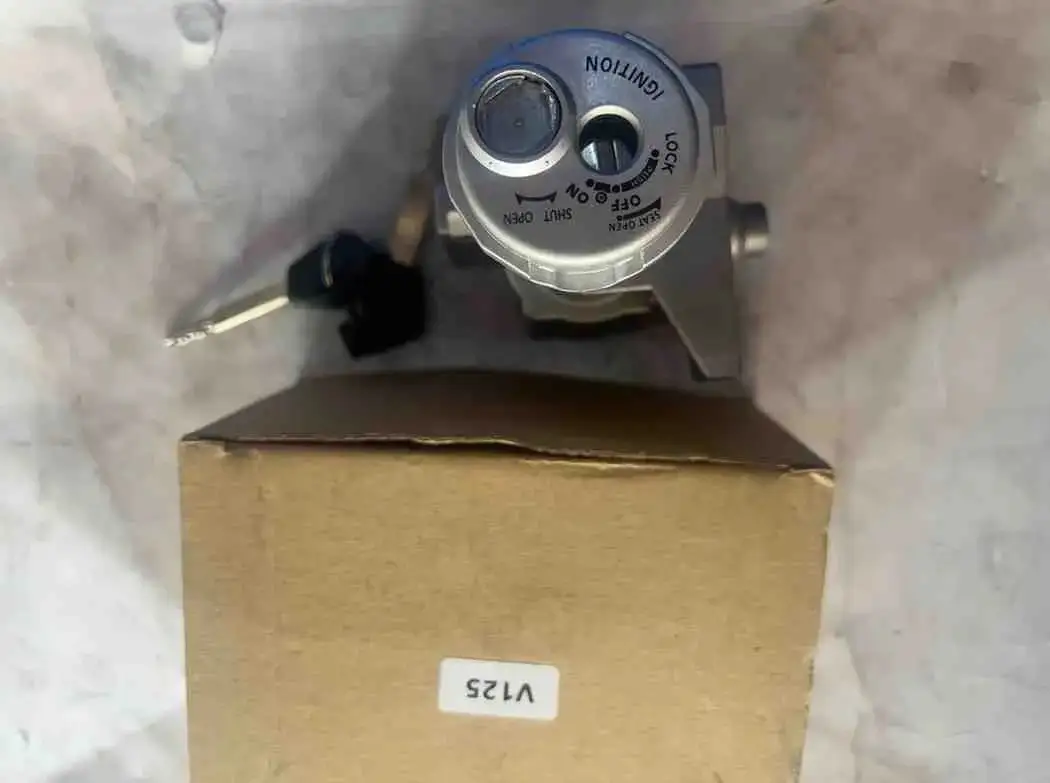 طقم مفتاح تشغيل وقفل – V125 (ياباني) - الهيكل والإطار - عادي – طقم مفتاح تشغيل وقفل ياباني لدراجات V125، يضمن بدء تشغيل آمن وحماية موثوقة ضد ال...